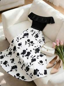 Đầm maxi nữ không tay, trễ vai, dáng chữ A thanh lịch với thắt lưng và họa tiết hoa đen ở gấu đầm. - Đen và trắng - Xem 2