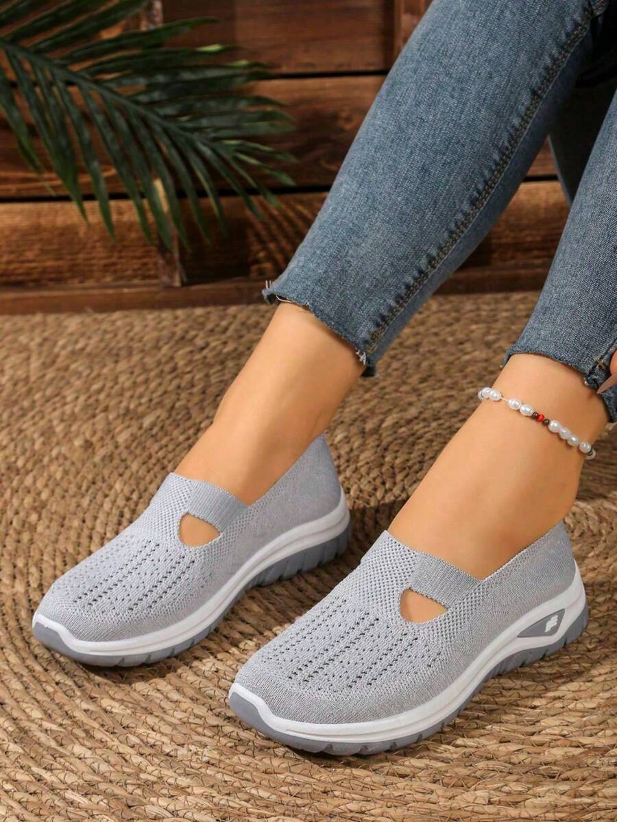 Wide Width Women's Walking Shoes | Breathable Mesh Slip On Lightweight Non-Slip Comfort Sneakers For Daily Casual Elderly - 灰色 - 查看 1