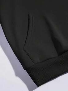 Questa nuova felpa con cappuccio da uomo, realizzata in puro cotone (primavera 2026), è comoda, versatile ed elegante. Il suo look casual streetwear con stampa a lettere la rende la compagna perfetta per l'uso quotidiano, la scuola, il tempo libero, l'intrattenimento e le attività all'aperto. È il regalo ideale per uomini, donne, adolescenti, coppie, amici e familiari, ed è perfetta per compleanni, Natale, San Valentino e altre occasioni festive. - nero - Visualizzare 7