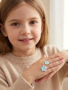 1 pieza Collar con colgante de flor de cinco hojas y letra, estilo dulce y de moda, adecuado para niños, niñas, familia, amigos, regalo de joyería para Año Nuevo, decoración diaria - Azul - Ver 7
