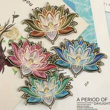 Conjunto de 4 apliques bordados em formato de flor de lótus com borda dourada em cores sortidas, ideais para costura DIY em roupas, cheongsam e acessórios para vestidos de noiva. - lótus - Ver 7