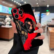 Hombre barbudo con capucha sobre fondo rojo. Esta elegante funda es compatible con Samsung, Apple, OPPO, , etc. Fabricada en TPU flexible, resistente a golpes y arañazos, ofrece una excelente protección contra caídas y un agarre cómodo. Es un regalo ideal para familiares, amigos y seres queridos, ideal para festivales, fundas para iPhone, San Valentín y artículos de . - Negro - Ver 3