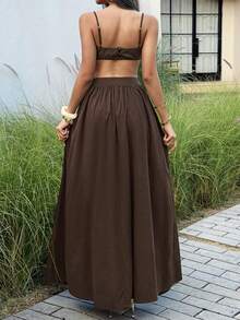 Unadoll 女士性感吊带背心和弹力百褶裙套装，适合约会、度假、情人节和旅行 - 棕色 - 查看 2