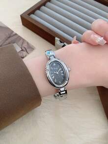 1 chiếc đồng hồ nữ mặt oval màu bạc đen, mạ vàng, máy quartz, kiểu dáng thường ngày, phù hợp để đeo hàng ngày. - Xám - Xem 4