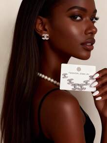 一套优雅时尚的女士首饰，925银针白色CC花朵耳环套装，适合作为情人节派对礼物 - 白金 - 查看 1