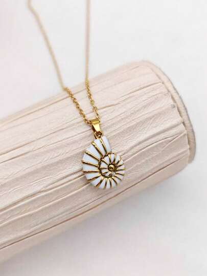 1pc 18K Gold Plated Stainless Steel Bohemian Ocean Style White Seashell Pendant Necklace - Adjustable Side Chain, Luxury Minimalist Design, Suitable For Daily Wear And Gift, Ocean Life Necklace