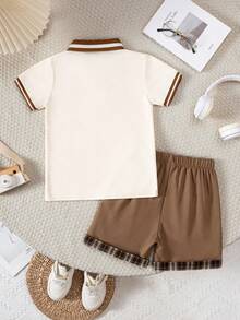 两件套男童时尚学院风套装，休闲撞色滚边刺绣细节短袖Polo衫+优雅纯色格纹袖口口袋细节短裤，适合休闲、通勤、上学、假日聚会、晚间活动等场合。 - 杏色 - 查看 2