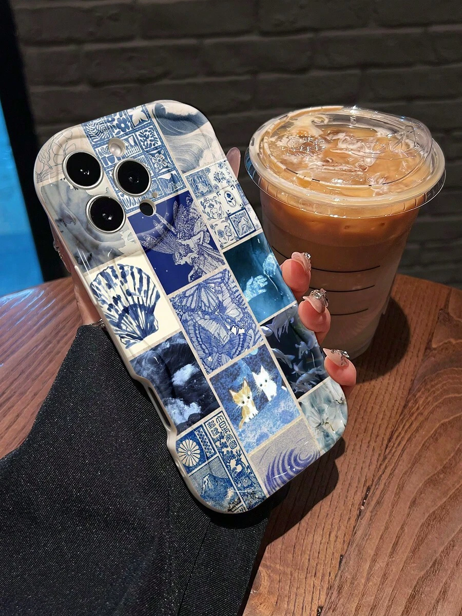 Collage azul de elementos naturales e ilustraciones adorables. Esta elegante funda es compatible con Samsung, Apple, OPPO, , etc. Fabricada en TPU flexible, resistente a golpes y arañazos, ofrece una excelente protección contra caídas y un agarre cómodo. Es un regalo ideal para familiares, amigos y seres queridos, ideal para festivales, San Valentín y artículos de . - Blanco - Ver 1