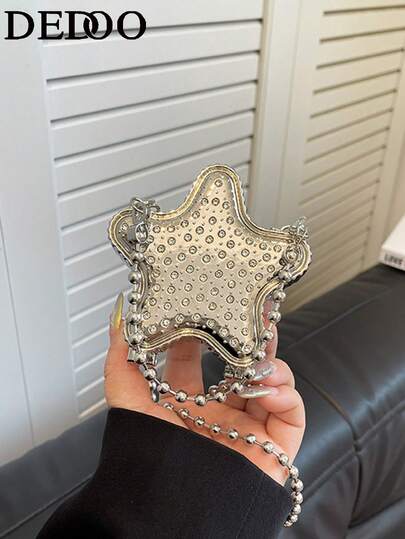 Dedoo 1pc New Mini Metal Pouch,Electroplated Silver Coin Purse,Shiny Avant-Garde Metallic 5-Pointed Star Handbag. Star Chain Crossbody Bag, Making It The Perfect Choice For Parties And Evening Events. Its Simple Yet Luxurious Design Can Hold Everyday Essentials Such As Lipstick And Keys. Whether For Work, Shopping, Or A Date, It's An Ideal Choice For Your Daily Outings.