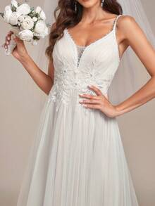 EVERPRETTY Romantic Floral Embroidered Tulle Spaghetti Strap White Wedding Dress, Outdoor Lawn Wedding Bridal Gown, Spring/Summer - White - View 6
