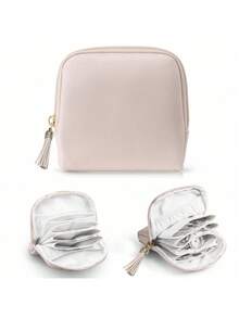 Este organizador de joyas de viaje de cuero cuenta con múltiples compartimentos con tapa abatible, un forro suave y una bolsa con cremallera y borla desmontable. Puede contener anillos, aretes, pulseras, relojes y otras joyas. Su diseño duradero lo convierte en una opción ideal para viajes, almacenamiento diario y como regalo. - Multicolor - Ver 12