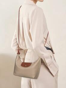 1个卡其色尼龙休闲手提包，轻便腋下包，可调节肩带，可斜挎或单肩背，时尚通勤包，适合通勤、聚会、休闲、日常、旅行、购物、校园等场合。可搭配T恤、衬衫、西装、休闲外套。 - 卡其色 - 查看 4