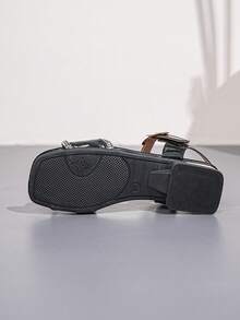 女童黑色亮片漆皮镶钻交叉露趾低跟凉鞋，夏季度假鞋 - 黑色 - 查看 8