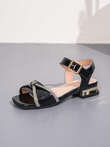 女童黑色亮片漆皮镶钻交叉露趾低跟凉鞋，夏季度假鞋 - 黑色 - 查看 7