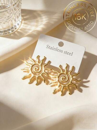 Women's Golden Sun Pendant Earrings, Stylish Round Earrings, Declaration Earrings, Retro Bohemian Earrings. Sun-Shaped Heart Pendant Earrings. Made Of 18K Gold-Plated Low-Allergenic Stainless Steel. Cute Accessories, Suitable For Women's Daily Wear.