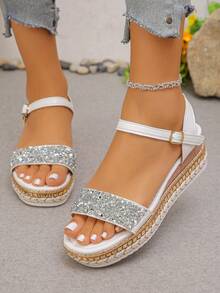Sandalias de mujer con strass brillantes, remaches, hebilla recta, tacón inclinado, suela gruesa, estilo de vacaciones de verano, uso diario, uso para fiestas, sandalias plateadas - PU blanco - Ver 7