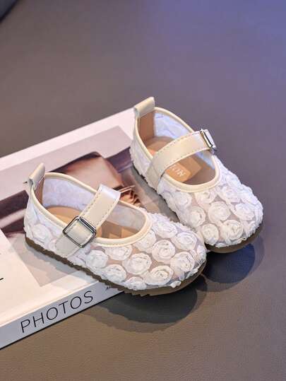 1双女童时尚碎花公主鞋，防滑平底鞋，适合夏季日常穿着和户外活动