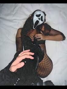 Absolutely Amazing And Hilarious Facial Expressions, Incredibly Sexy And Beautiful Legs, And A Matching T-Shirt. - 白色 - 查看 2