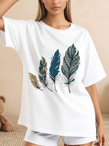 Diseño de plumas estampadas con detalles tribales y colores azules y dorados para Pascua camiseta blanca estilo holgado con cuello redondo diseño bohemio para mujeres ocasión casual vacaciones fiesta 220g - Blanco - Ver 1