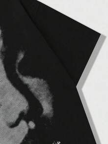 一件男士黑色T恤，饰有红色星星、爱心和字母图案元素，适合都市时尚街头风格。 - 黑色 - 查看 4