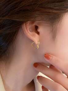 1 par de pendientes minimalistas con forma de corazón de circonita blanca para mujer, adecuados para uso diario - Dorado - Ver 2