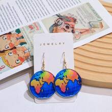 一对亚克力材质的双面可爱耳环，图案包括地球仪、书本、铅笔和校车，卡通风格，趣味十足，是学生日常佩戴的理想礼物。 - 彩色 - 查看 11