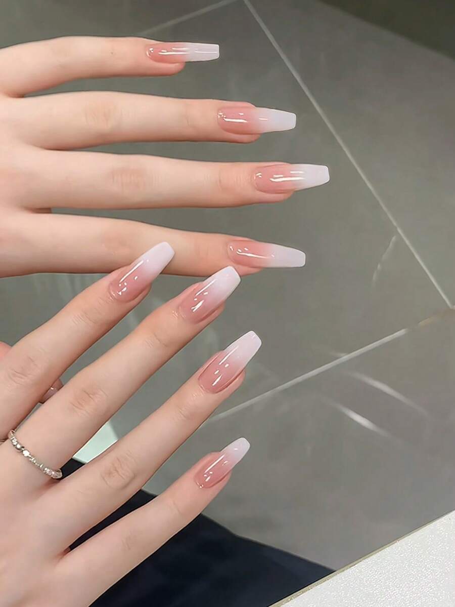 24片超长棺材形全覆盖式美甲贴片，渐变白红美甲套装，美甲沙龙套装，适合女孩/女士，约会、送礼、情人节、圣诞节美甲、日常佩戴，包含1片果冻胶和1个指甲锉等美甲用品。