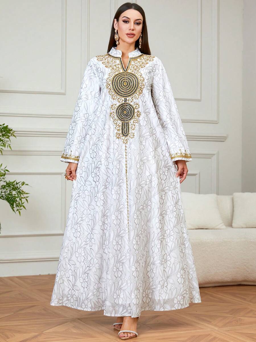 优雅女士斋月长款卡夫坦长袍，V领设计，饰以金色刺绣和串珠刺绣，适合开斋节庆祝活动、节日以及日常穿着。 - 灰色 - 查看 1