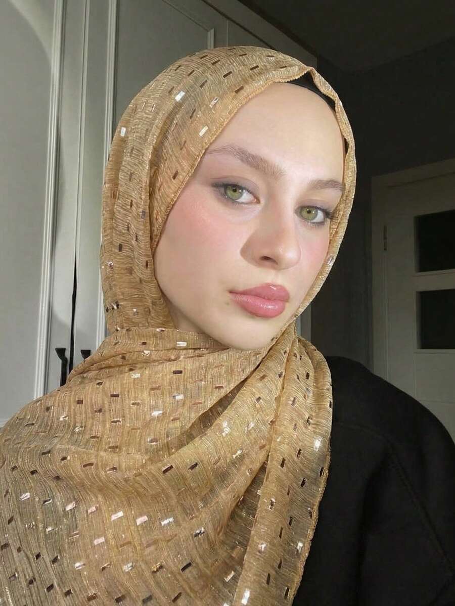 1条波西米亚风时尚闪亮撞色亮片女士围巾，柔软褶皱设计，是一款百搭防风披肩，适合春夏日常佩戴和度假搭配。 - 麥穗黃 - 查看 1