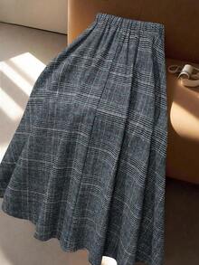 Chân váy dài kẻ caro thanh lịch EARO dành cho nữ, thiết kế cài nút phía trước, dáng chữ A cạp cao, chất liệu không co giãn, thích hợp cho mùa xuân. - Màu xanh lam - Xem 2