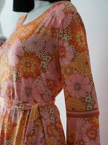 1 套万圣节复古 70 年代 80 年代嬉皮士服装连衣裙，花卉印花连衣裙，适合派对和舞台使用（不包括耳环和项链） - 印花 - 查看 13