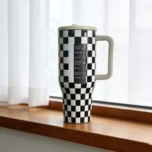 HYDROJUGs Timeless Checkered Print Insulated Travel Mug With Contrast Gray Trim & Leakproof Design, 40oz Stainless Steel Double-Wall Vacuum Cup For Brunch Dates, Evening Strolls, Desk Use & Picnic Outings, Best Christmas & Halloween Gift For Family & Friends Who Appreciate Classic, Versatile Style - 40oz黑白格 - 查看 3