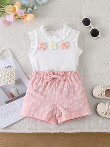 Conjunto de 2 peças para meninas com blusa sem mangas colorida com decoração floral 3D e shorts com estampa de borboletas e flores. Delicado e charmoso, perfeito para o dia a dia. - Branco - Ver 1