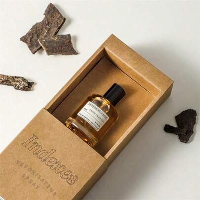 50毫升香氛精油，清新木质香调，适用于壁炉、空气清新剂、除臭剂，是馈赠朋友的完美礼物，也是约会和日常使用的理想之选。