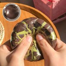 1个2026年流行创意薄荷巧克力脆皮挤压玩具，可缓解压力，挤压后发出爆裂声，是节日、生日、情人节的完美礼物 - 彩色 - 查看 8