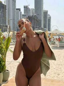Áo tắm liền thân nữ thanh lịch, màu trơn, cổ chữ V, gợi cảm, đính vòng kim loại, chất liệu co giãn cao, thích hợp cho bãi biển & khu nghỉ dưỡng, kỳ nghỉ xuân/hè. - màu nâu - Xem 2