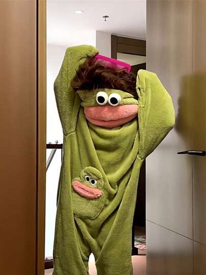 【2026 新品】もちもち 大きな口の怪物 ワンピースパジャマ コーラルフリース カップル用 冬用 裏起毛加厚 面白いデザイン 可愛い ペアルック 自宅着 暖かい ルームウェア