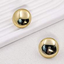 一对简约法式风格的半球形耳钉，采用永不褪色的不锈钢材质制成。非常适合日常休闲佩戴，百搭实用。 - 彩色 - 查看 1
