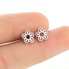 1 Pair Stainless Steel Symmetrical Flower Earrings, With Engraved Patterns. The Center Is Circular. They Are Small And Exquisite, Suitable For Daily Wear. - GED308 - View 8