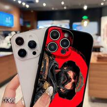 Hombre barbudo con capucha sobre fondo rojo. Esta elegante funda es compatible con Samsung, Apple, OPPO, , etc. Fabricada en TPU flexible, resistente a golpes y arañazos, ofrece una excelente protección contra caídas y un agarre cómodo. Es un regalo ideal para familiares, amigos y seres queridos, ideal para festivales, fundas para iPhone, San Valentín y artículos de . - Negro - Ver 4