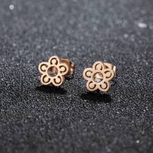 1 Pair Stainless Steel Symmetrical Flower Earrings, With Engraved Patterns. The Center Is Circular. They Are Small And Exquisite, Suitable For Daily Wear. - GED308 - View 3