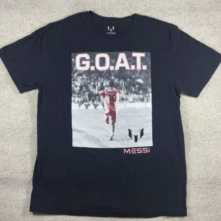 MLS Inters Miamis Lionels Messis Sunny Goat T-Shirt Men's Large Soccer Black T Shirt. - màu đen - Xem 1