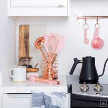 Copper And Pink Kitchen Utensils Set - 17-Piece Silicone CooFKing Tools With Copper Utensil Holder And Pink Measuring Cups And Spoons For BaFKing And Everyday CooFKing - Stylish Kitchen Accessories - 粉紅色和銅色 - 查看 4