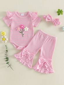 Conjunto de verano para bebé niña: pelele de manga corta con estampado de flores de ganchillo y rayas, pantalones acampanados y diadema con lazo 3 piezas. - Rosa - Ver 3