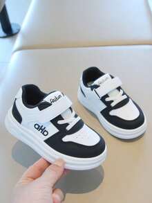 儿童全白厚底运动鞋 – 可调节魔术贴搭扣，金色点缀，透气孔鞋面，时尚日常幼儿鞋履 - 黑與白 - 查看 5