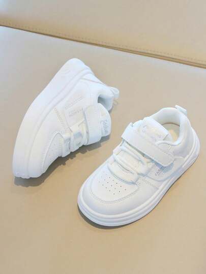 Giày thể thao đế dày màu trắng cho trẻ em - Dây buộc điều chỉnh được, trang trí màu vàng, phần trên thoáng khí có lỗ thông hơi, giày thời trang và thoải mái cho bé tập đi hàng ngày.