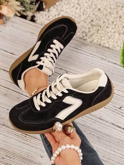 女士夏季休闲平底鞋，轻便套脚户外运动鞋，撞色设计，舒适防滑，适合春秋季穿着。