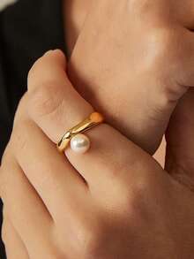 Charm-In خاتم ذهبي مطلي ناعم وذو ملمس مزخرف بخرز اللؤلؤ للنساء، بتصميم بسيط وأنيق للارتداء اليومي والمكتب، هدية مثالية لعيد الميلاد أو عيد الحب للمرأة - الذهبي - مشاهدة 3