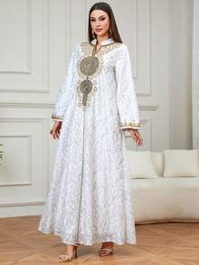 优雅女士斋月长款卡夫坦长袍，V领设计，饰以金色刺绣和串珠刺绣，适合开斋节庆祝活动、节日以及日常穿着。 - 灰色 - 查看 4