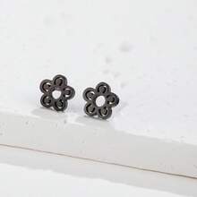 1 Pair Stainless Steel Symmetrical Flower Earrings, With Engraved Patterns. The Center Is Circular. They Are Small And Exquisite, Suitable For Daily Wear. - GED308 - View 9